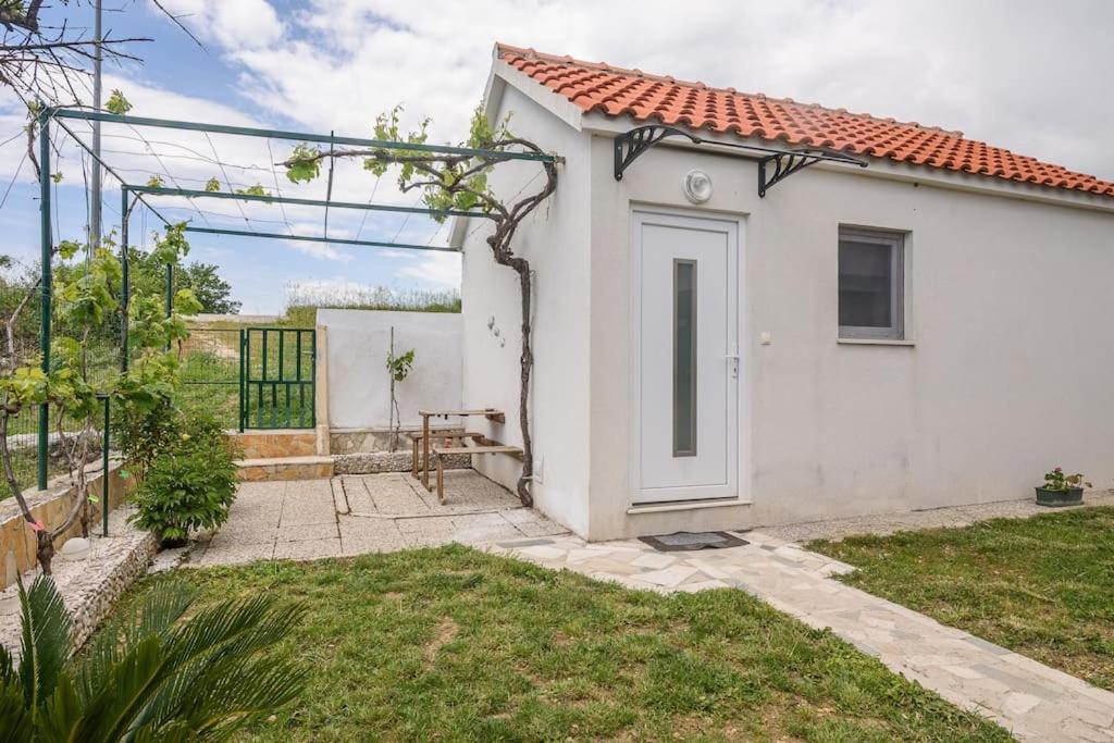 Lovely Bungalow With Parking,Garden And Bbq Apartment Kastela Exterior photo